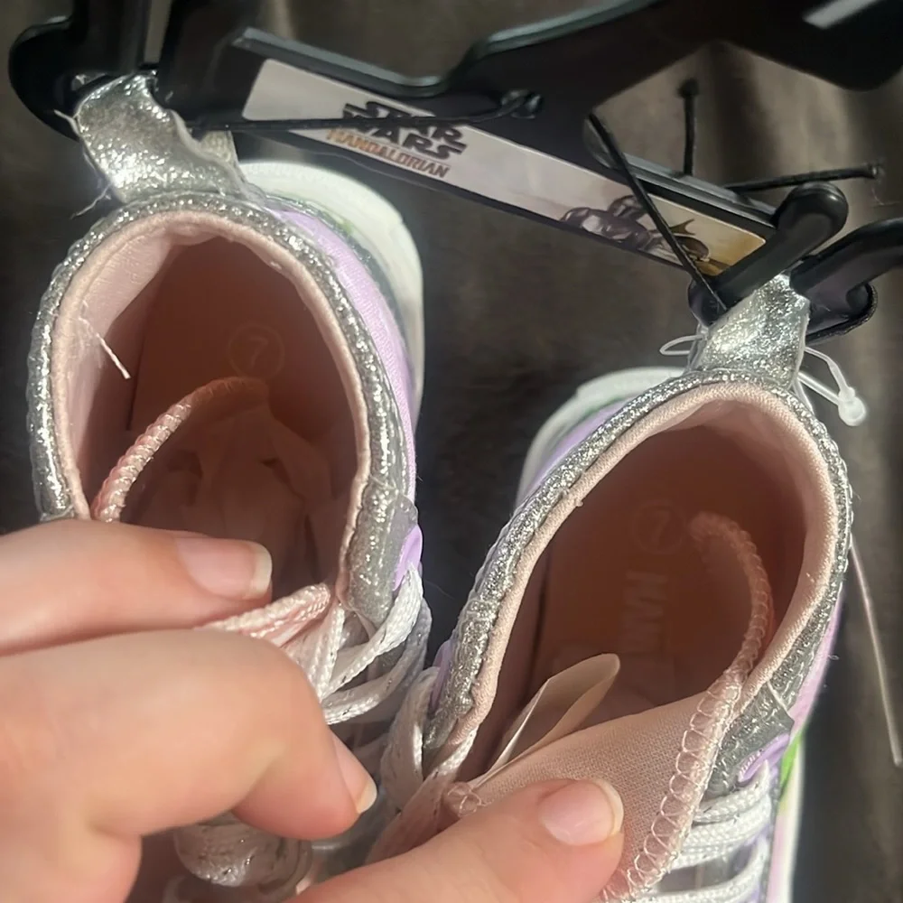 Baby Yoda shoes - Picture 4 of 5